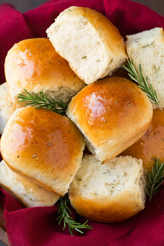 Easy Rosemary Dinner Rolls: Irresistible Garlic Butter Flavor